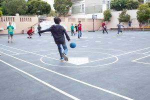 Curtea şcolii, deschisă pentru copii! Mişcare după orele de şcoală, un proiect pentru sănătatea naţiei