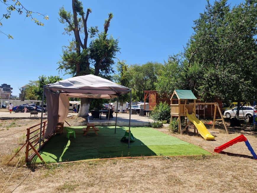 camping la mare Bucuria eforie loc de joaca campare litoral