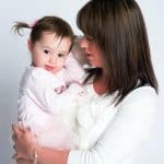 8 Tipare Negative Puternice în Relaţia Mamă-Fiică fb