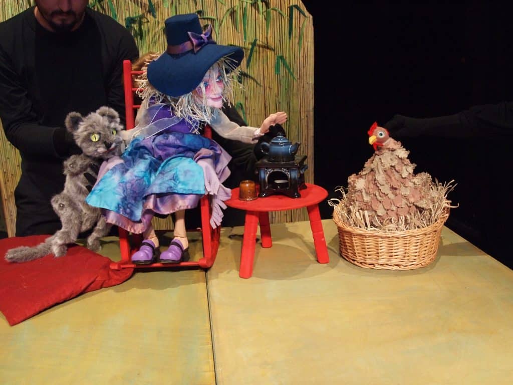 Spectacolul „Răţuşca cea urâtă” se joacă la Teatrul „Puck” joi, 5 aprilie