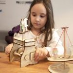Campania de Crowdfunding Eematico Toys fetita joaca
