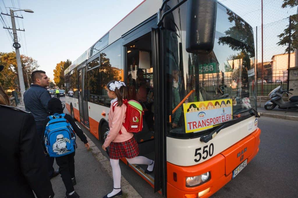 autobuze scolare cluj fetita