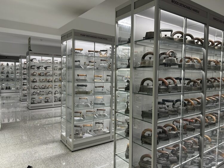 Muzeul Recordurilor Romanesti fiare de calcat