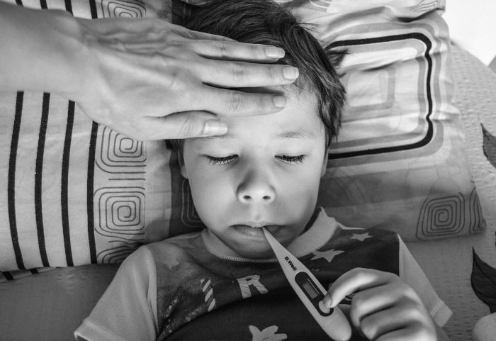 5 Sfaturi Esentiale Tratarea Rapida Eficienta Raceala Gripa Copii baietel febra