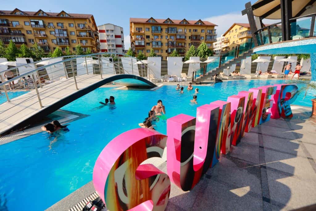 Piscine Family-Friendly In Aer Liber la Bucuresti aqua garden piscina blocuri