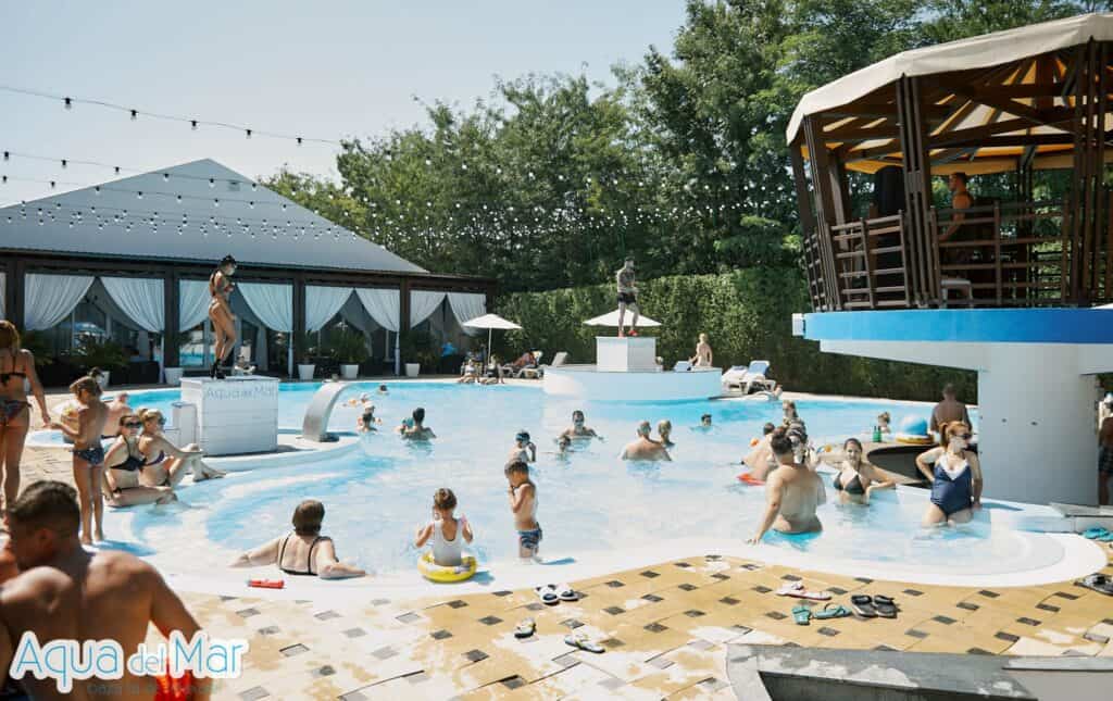 Piscine Family-Friendly In Aer Liber la Bucuresti piscina aqua del mar animatori