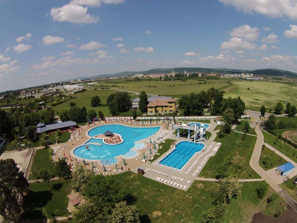 piscina exterioara laguna albastra fagaras