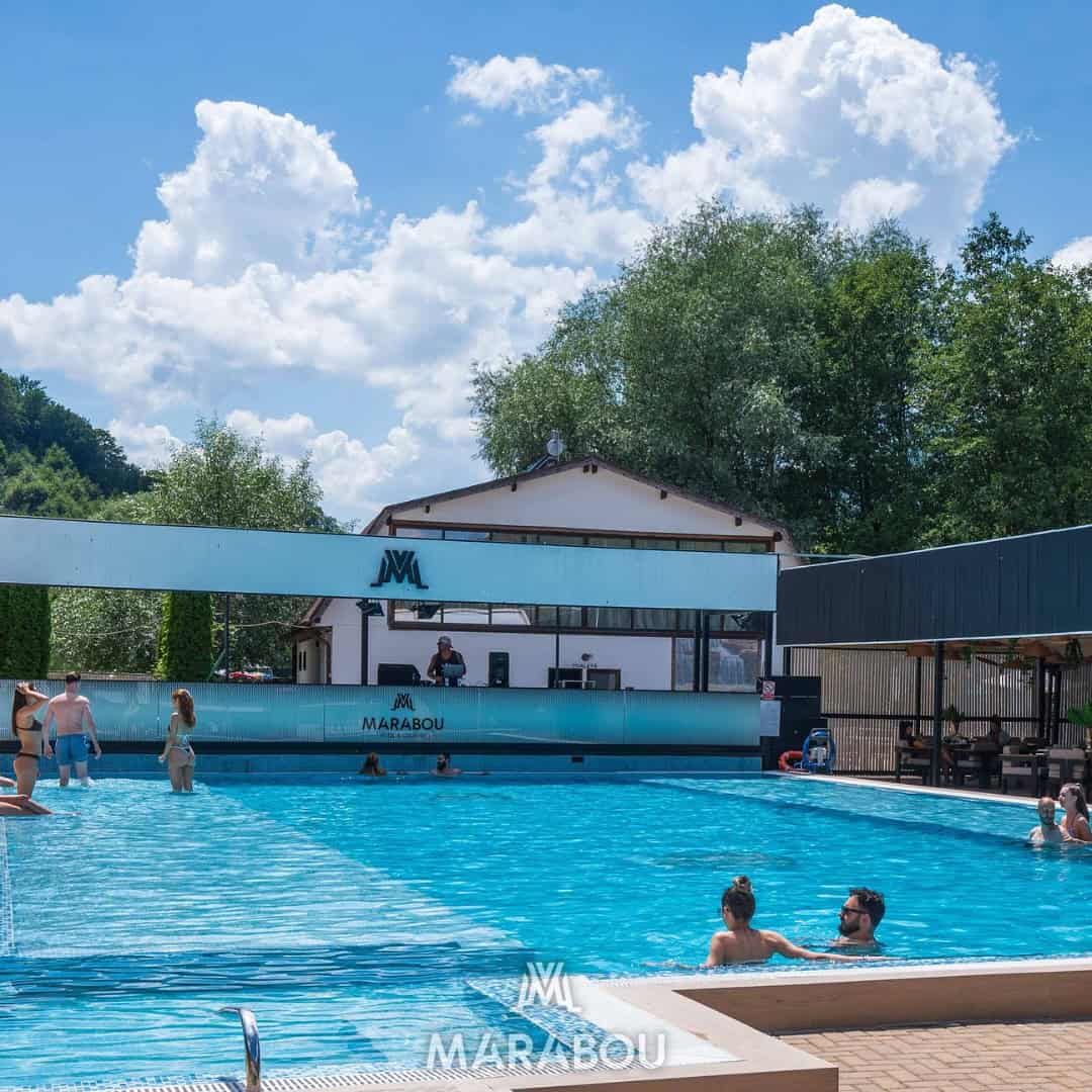 piscina marabou resort timisul de jos brasov