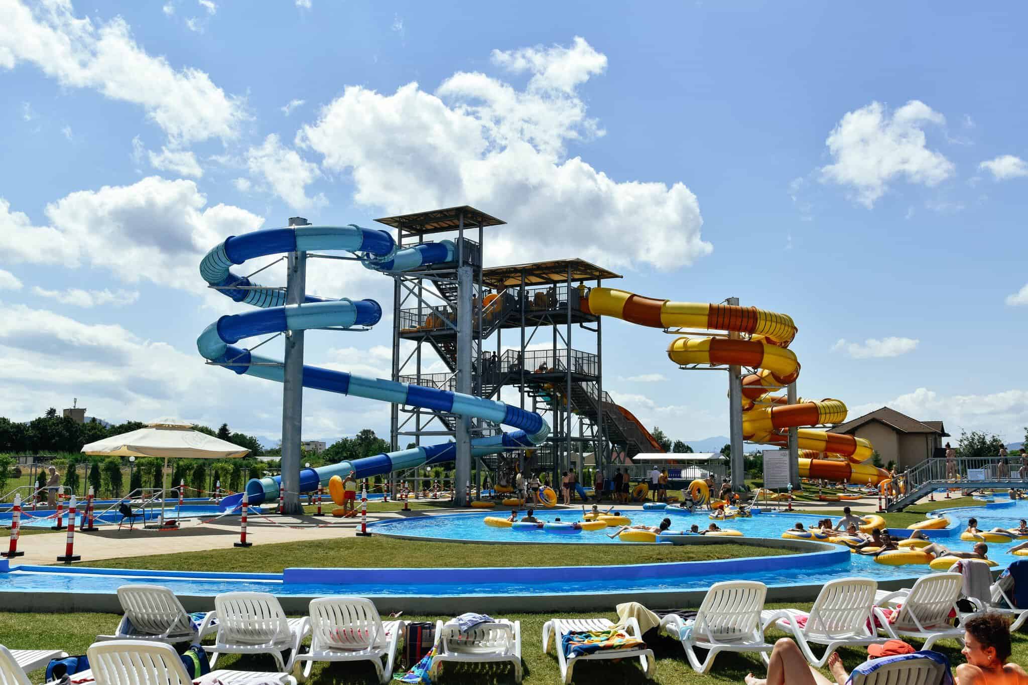 piscine stranduri brasov aquaparc exterior