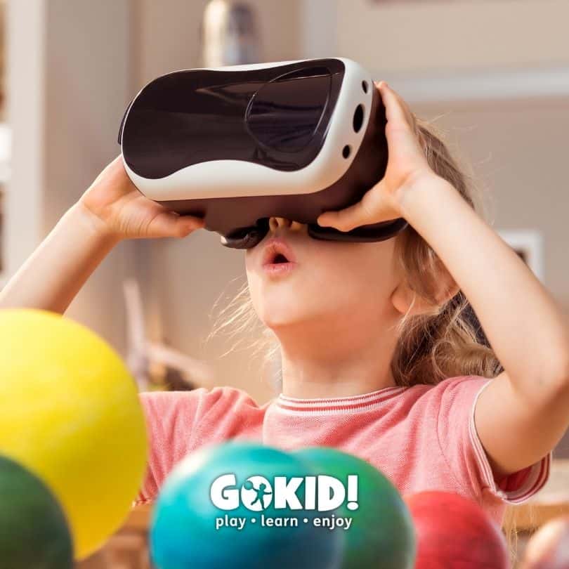 activitati indoor fetita vr ochelari