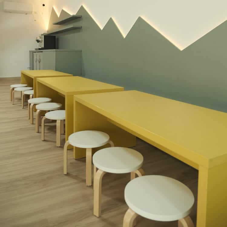 Soho Play loc de joaca si petreceri scaune mese