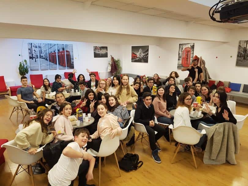 Cursuri limbi straine pentru copii EKA sala poza grup