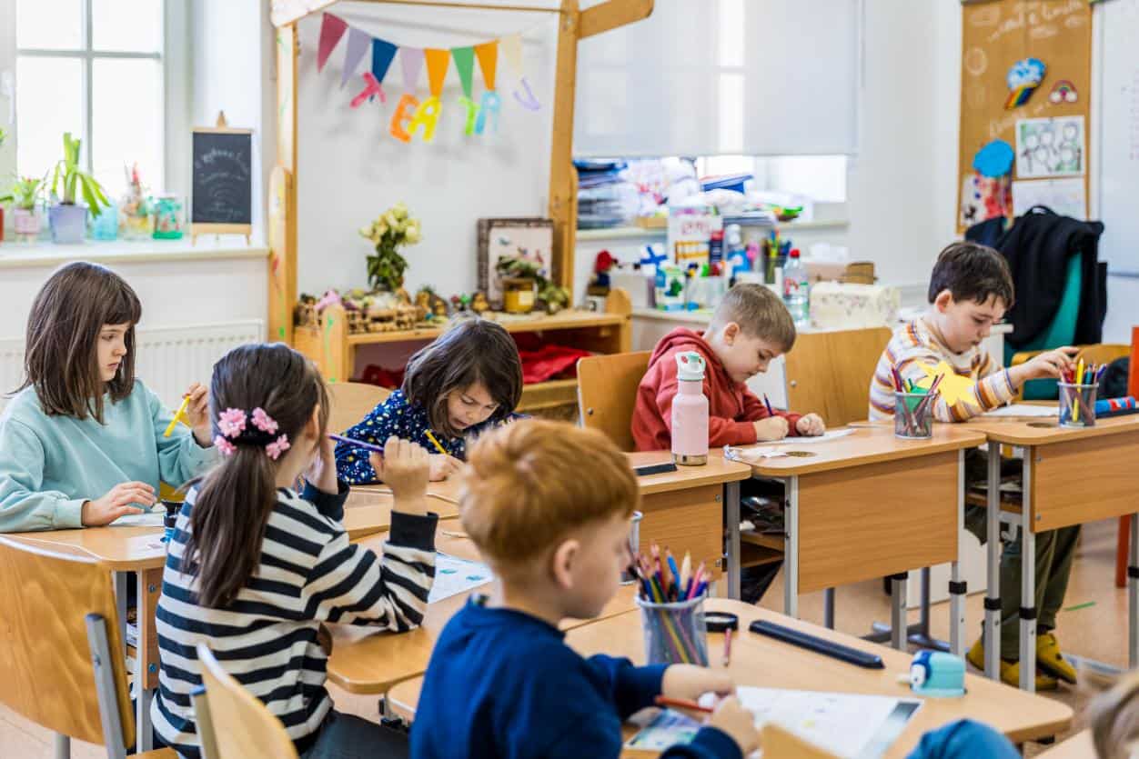 Liceul Romano-Finlandez ERI Sibiu clasa cu copii