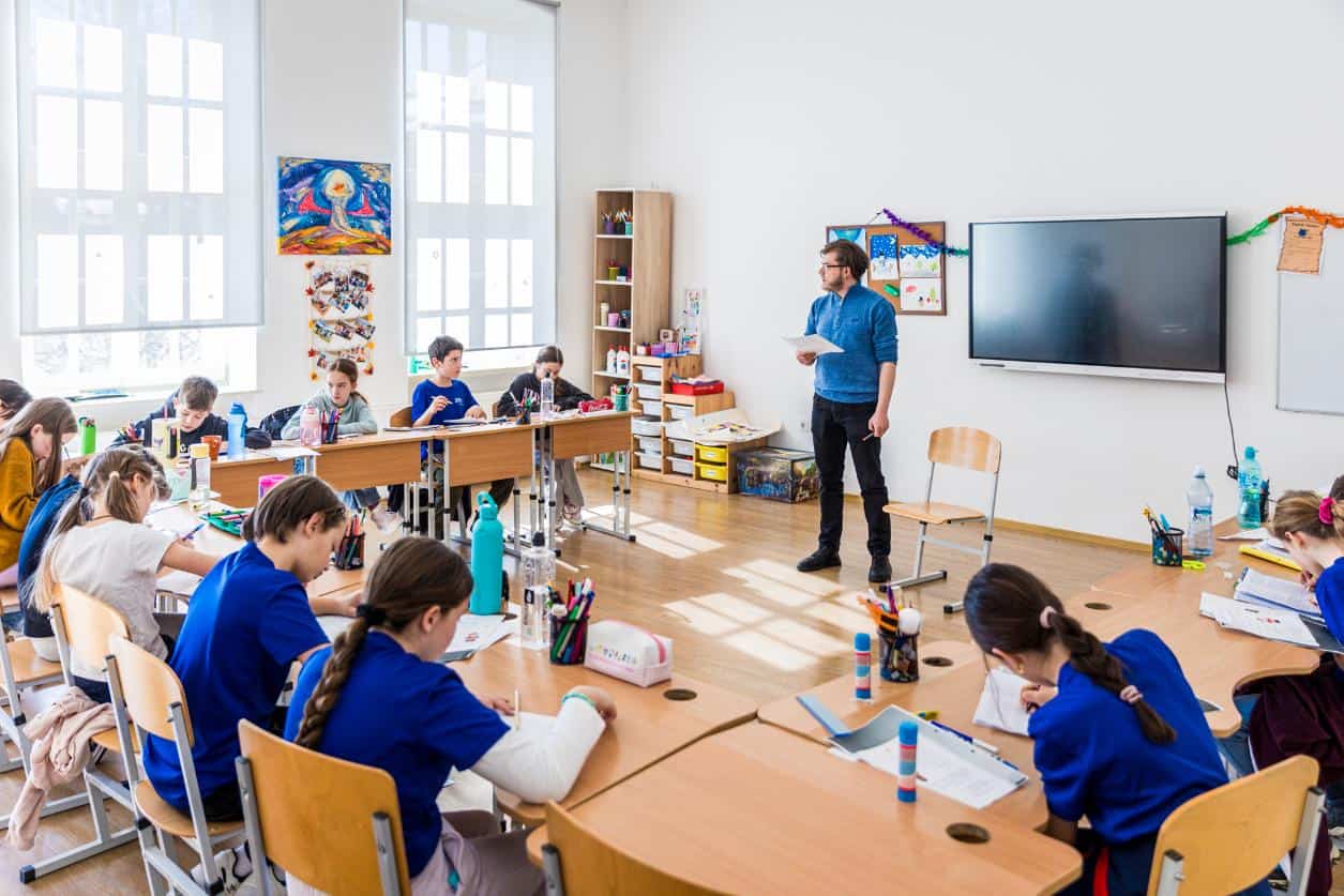 Liceul Romano-Finlandez ERI Sibiu clasa elevi