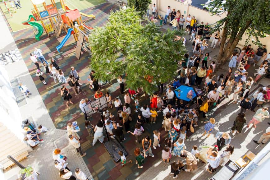 Liceul Romano-Finlandez ERI Sibiu curte