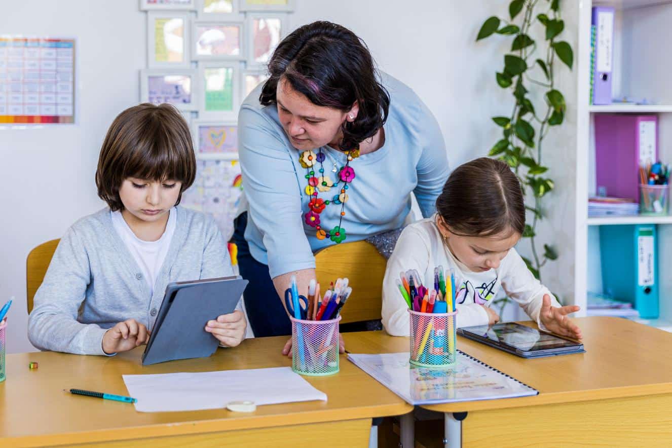 Liceul Romano-Finlandez ERI Sibiu profesoara elevi