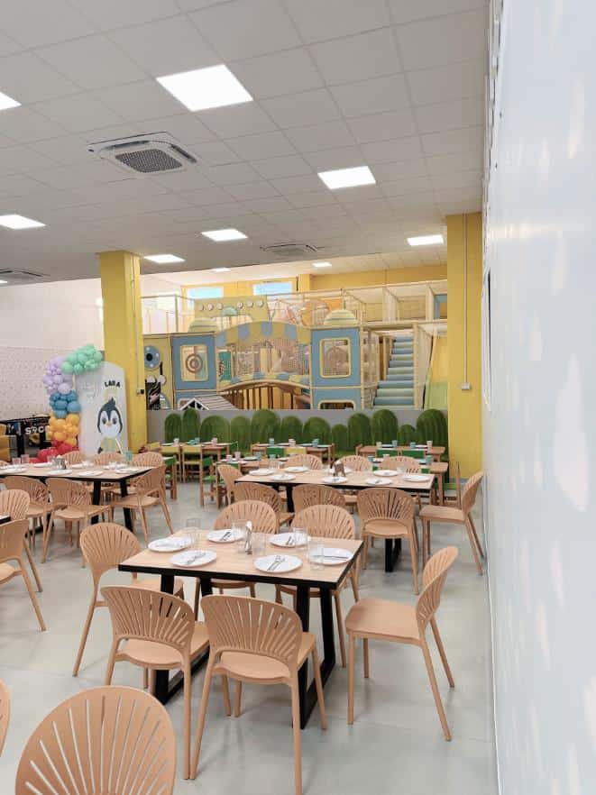 loc de joaca Pingwin Kids oradea 1