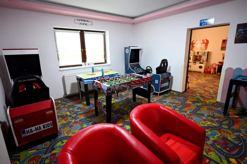 loc de joaca ha ha kids nojorid oradea jocuri