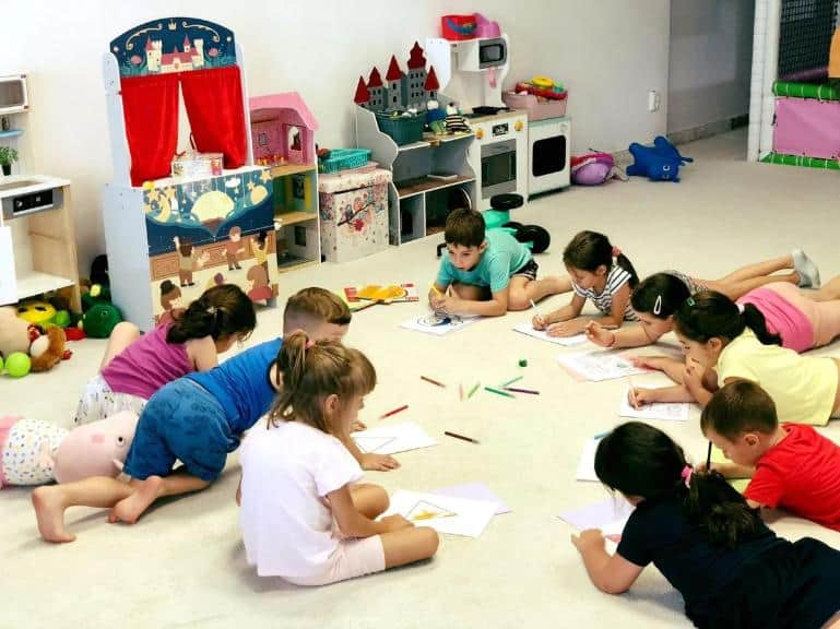 loc de joaca licurici oradea ateliere