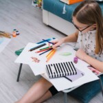 Cum stimulezi creativitatea copiilor prin desen și activități de colorat cum_stimulezi_creativitatea_copiilor_prin_desen_si_activitati_de_colorat