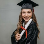 Cursuri Cambridge vs cursuri obișnuite de engleză: ce schimbă cu adevărat alegerea