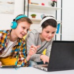 Scratch sau Python după primul an de cursuri online pentru copii