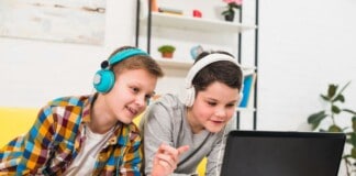 Scratch sau Python după primul an de cursuri online pentru copii