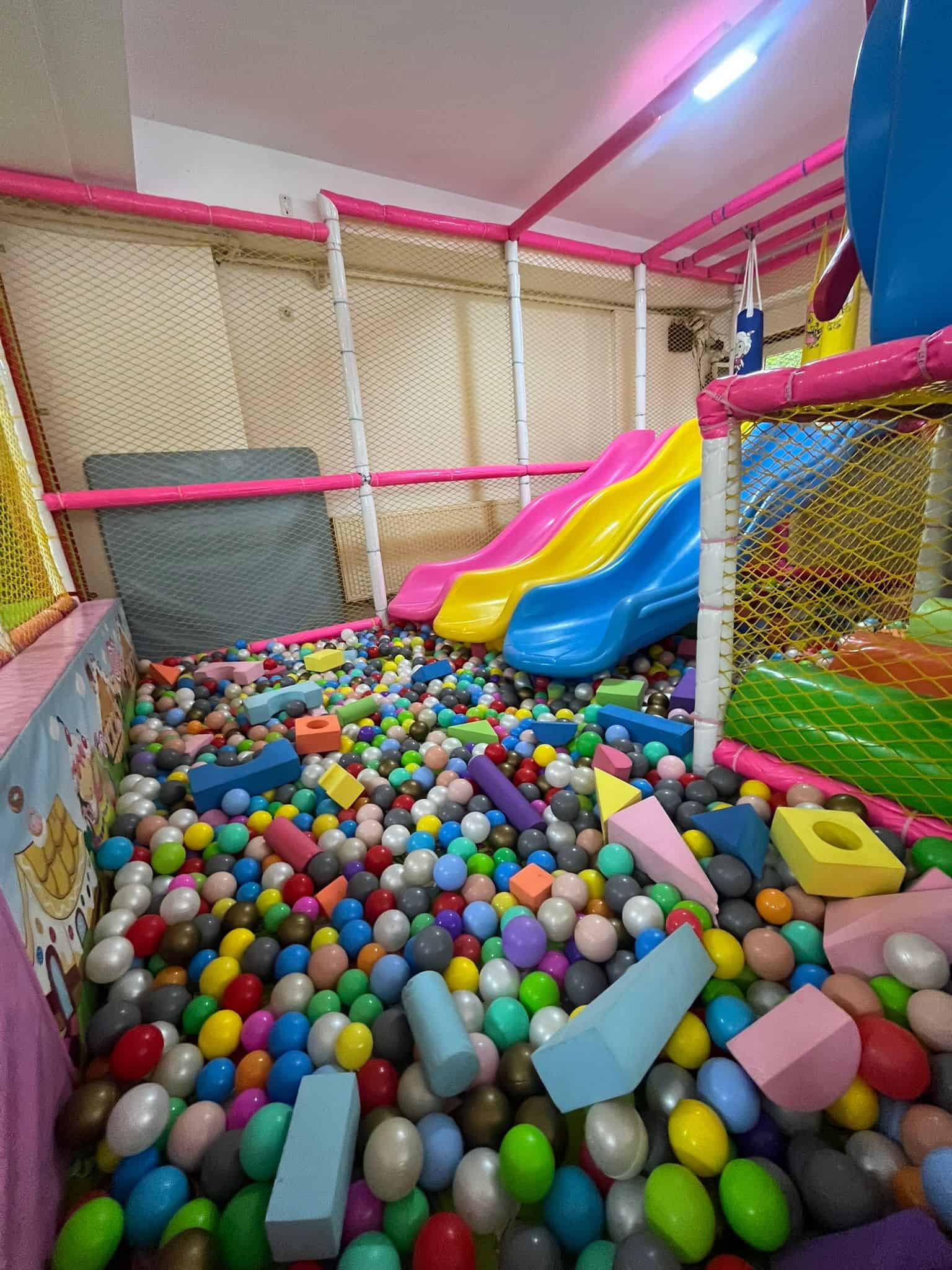 pao-kids-loc-de-joaca-piscina-bile