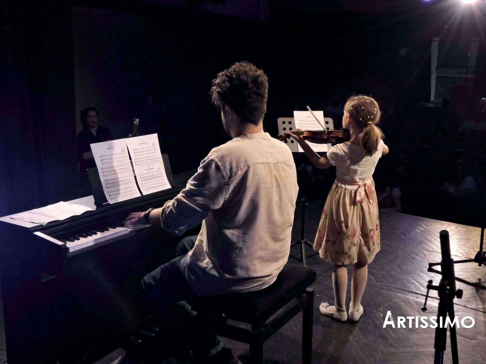 fetita la vioara concert curs de muzica pentru copii Bucuresti