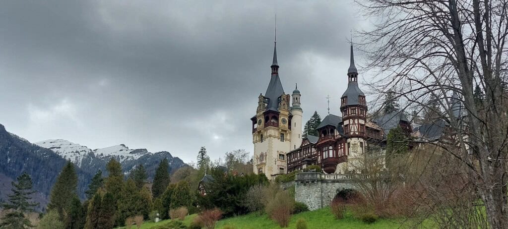 vizita castel peles Sinaia ghid vacanta gokid